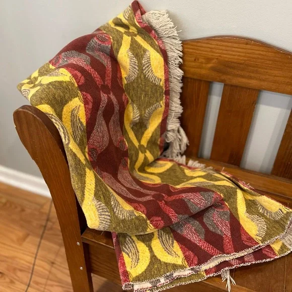 DOCOFIL White Beautiful Reversible Bird Throw Fringe Red Cream Soft 51X67 - Picture 5 of 6